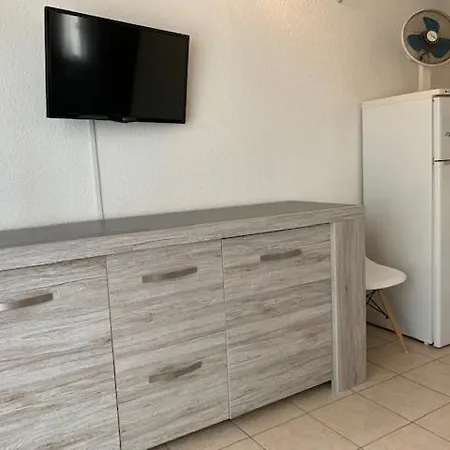 6 Pers, 2 Chambres, Terrasse, Piscine Et Parking -ref Cig55 *