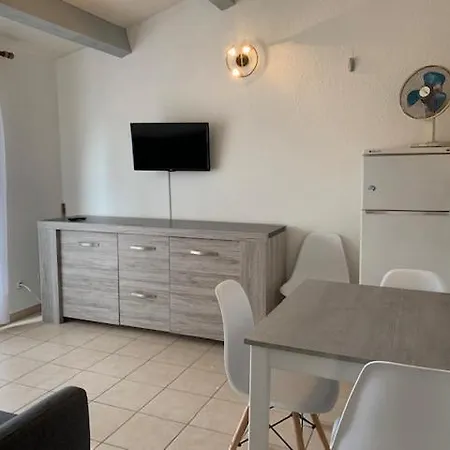 6 Pers, 2 Chambres, Terrasse, Piscine Et Parking -ref Cig55 אגדה