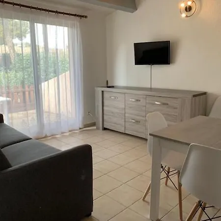 6 Pers, 2 Chambres, Terrasse, Piscine Et Parking -ref Cig55