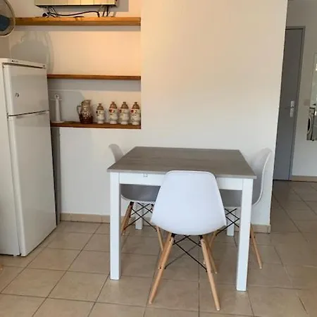 6 Pers, 2 Chambres, Terrasse, Piscine Et Parking -ref Cig55 *